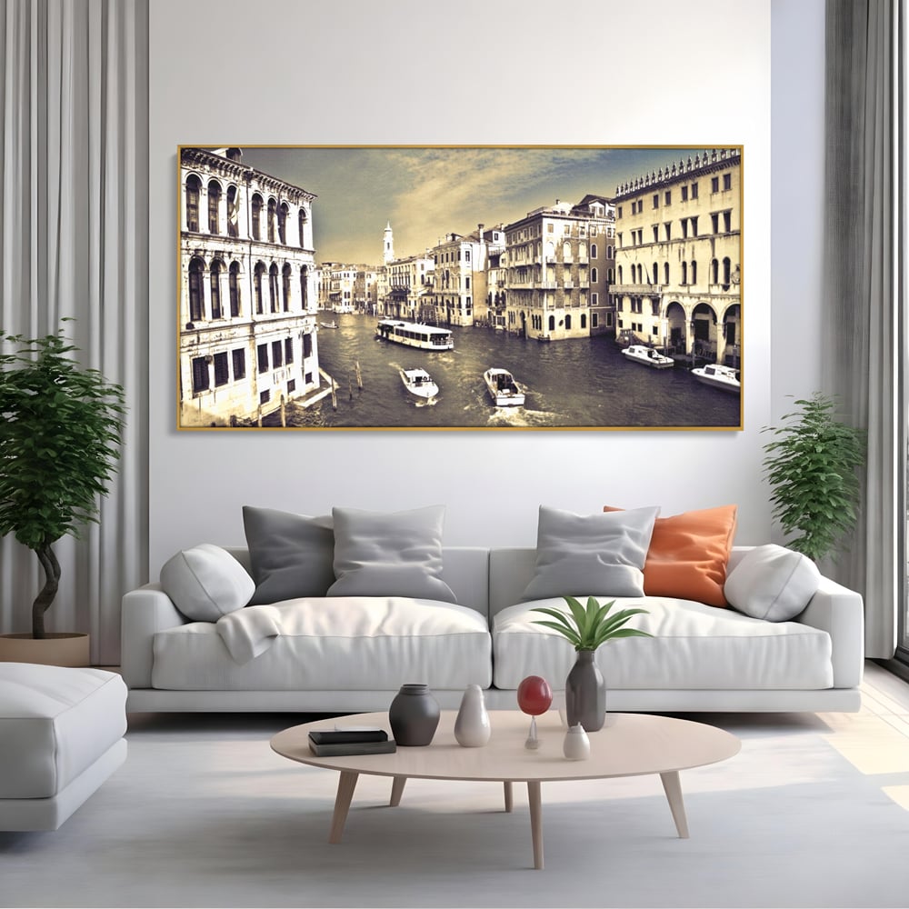 Tablou canvas cu panoramica cu canale si barci in venetia, in rama de aluminiu auriu, pe perete intr-un living